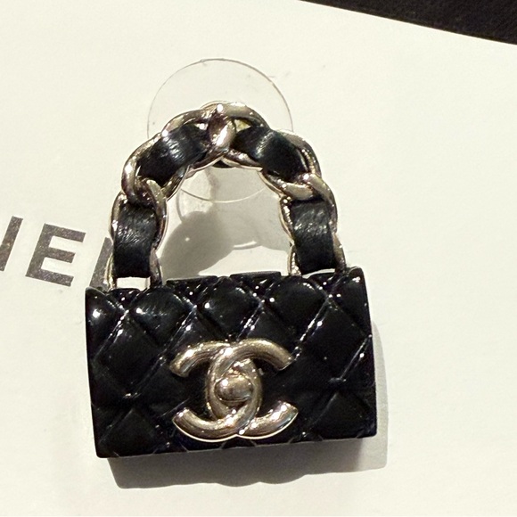 Chanel Earrings from Cruise Collection 2023 - Picture 6 of 11